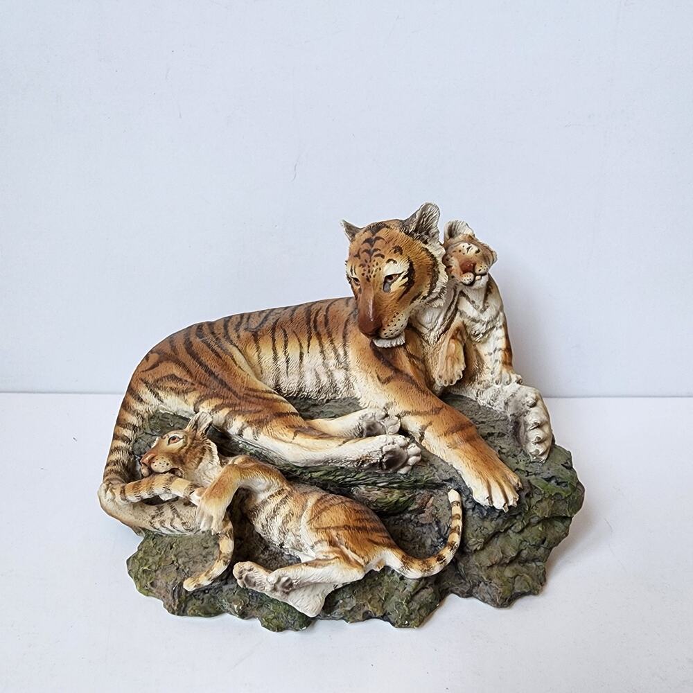 The Hamilton Collection 1995 Tigress & Cubs Statue Sculpture By David Geenty